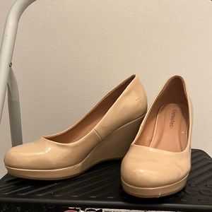 City Classified tan pleather wedges